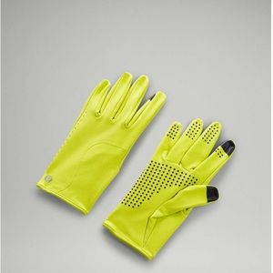 Lululemon Run for It All Gloves in Yellow Serpentine Size M/L